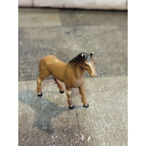 Brown house AS IS farm animal doll accessory toy - Picture 1 of 5